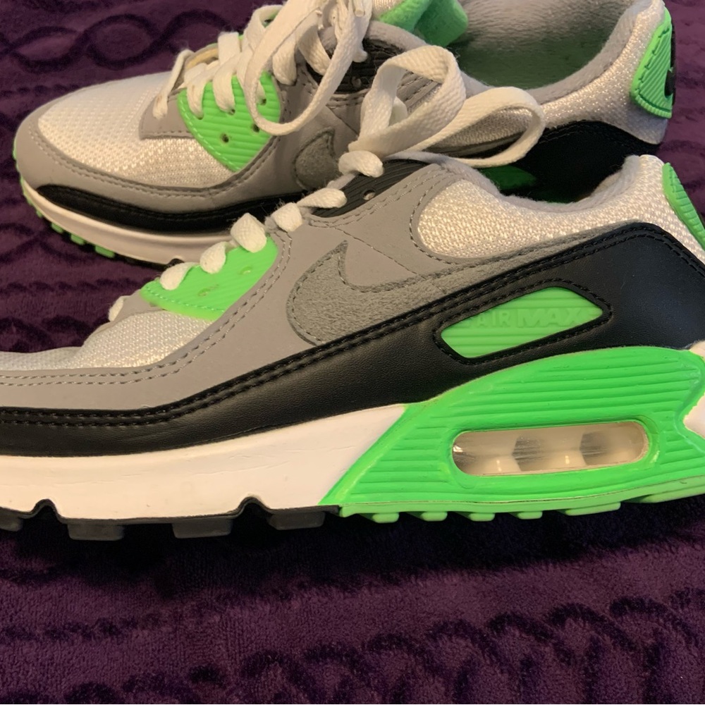 Womens Nike air. Size 6